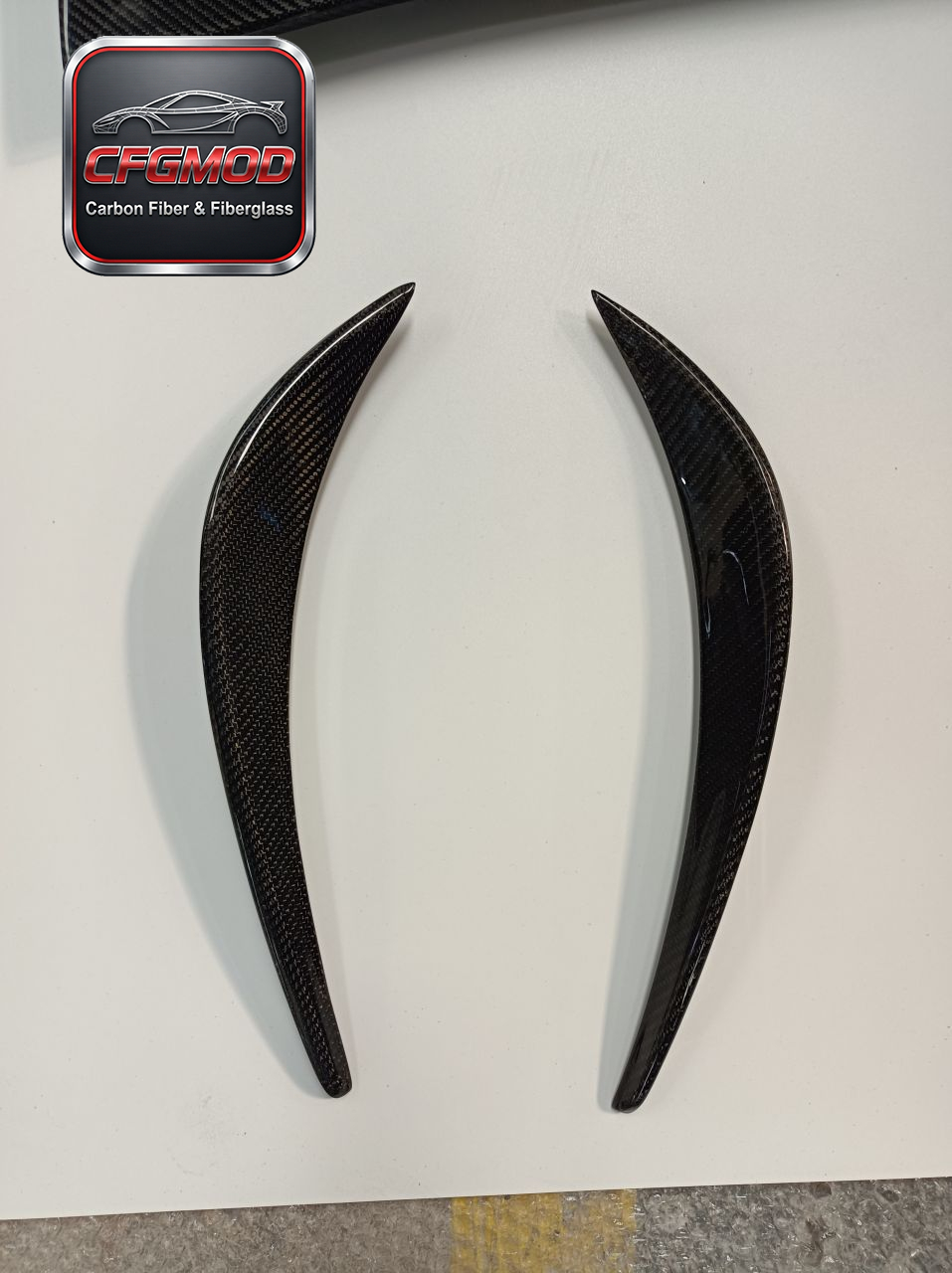 For Audi R8 2010-2015 Carbon Fiber Front Bumper Canards Adhesive Winglets Fins — 6