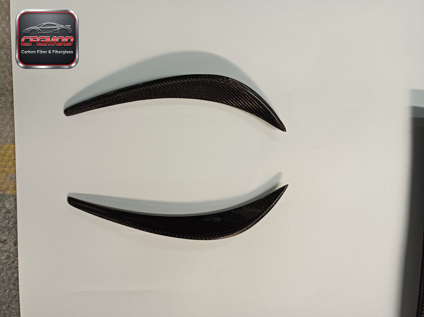 For Audi R8 2010-2015 Carbon Fiber Front Bumper Canards Adhesive Winglets Fins — 7
