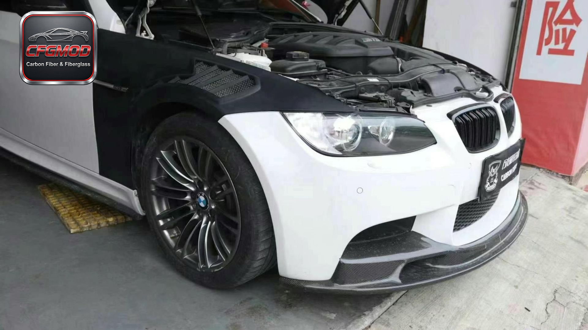 2005-2013 BMW M3 E92 E93 GT4 Style Carbon Fiber Front Fender Panels — 2