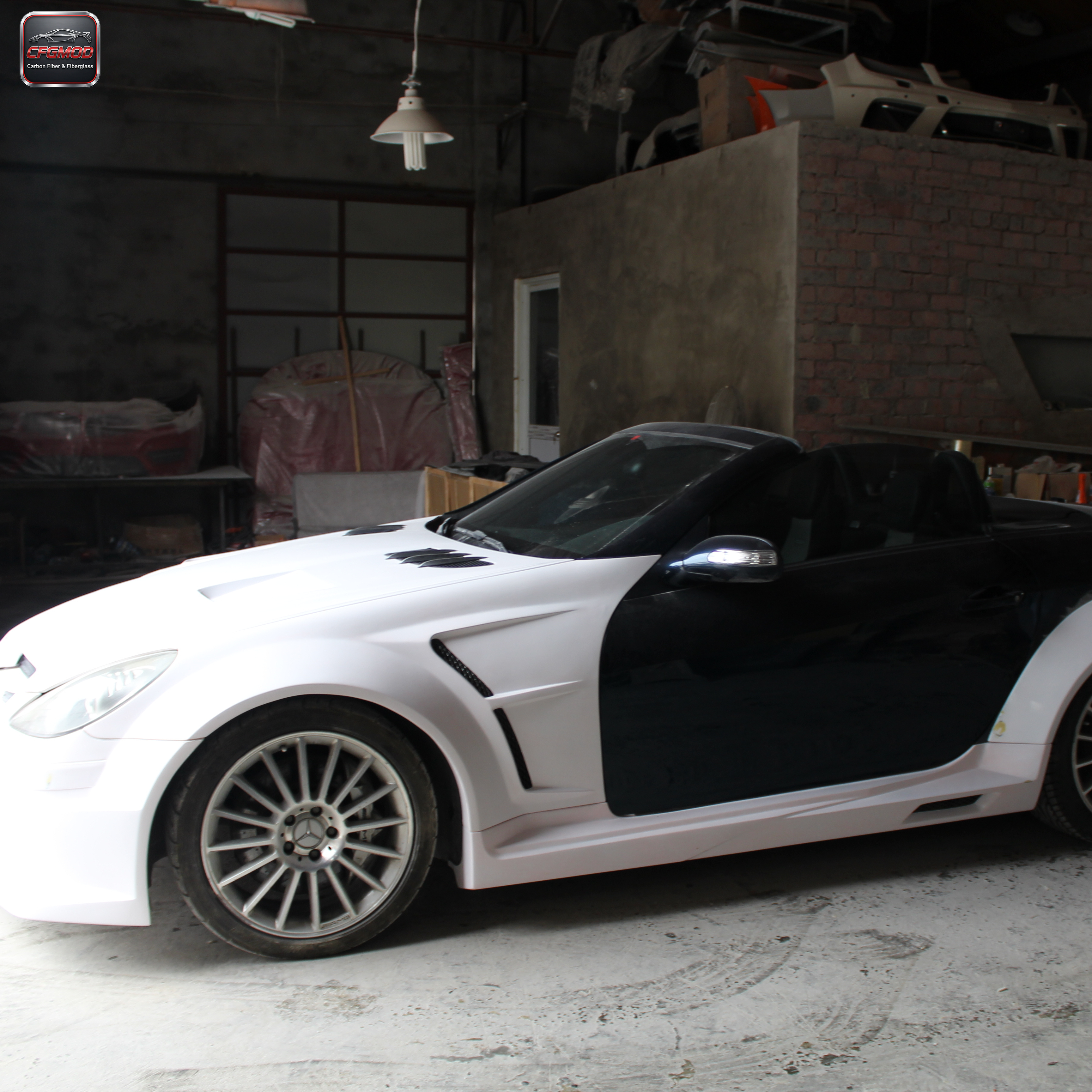 SLK R171 Wide Body Kit New Condition Hood Upgrade with Front Bumper Side Skirt Fender-Body Parts — 1