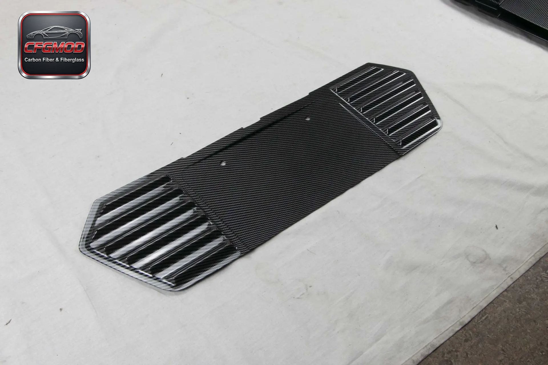 Dry Carbon Fiber Rear License Plate Frame Holder Trim for Chevrolet Corvette C8 Z51 Z06 2020+ — 5