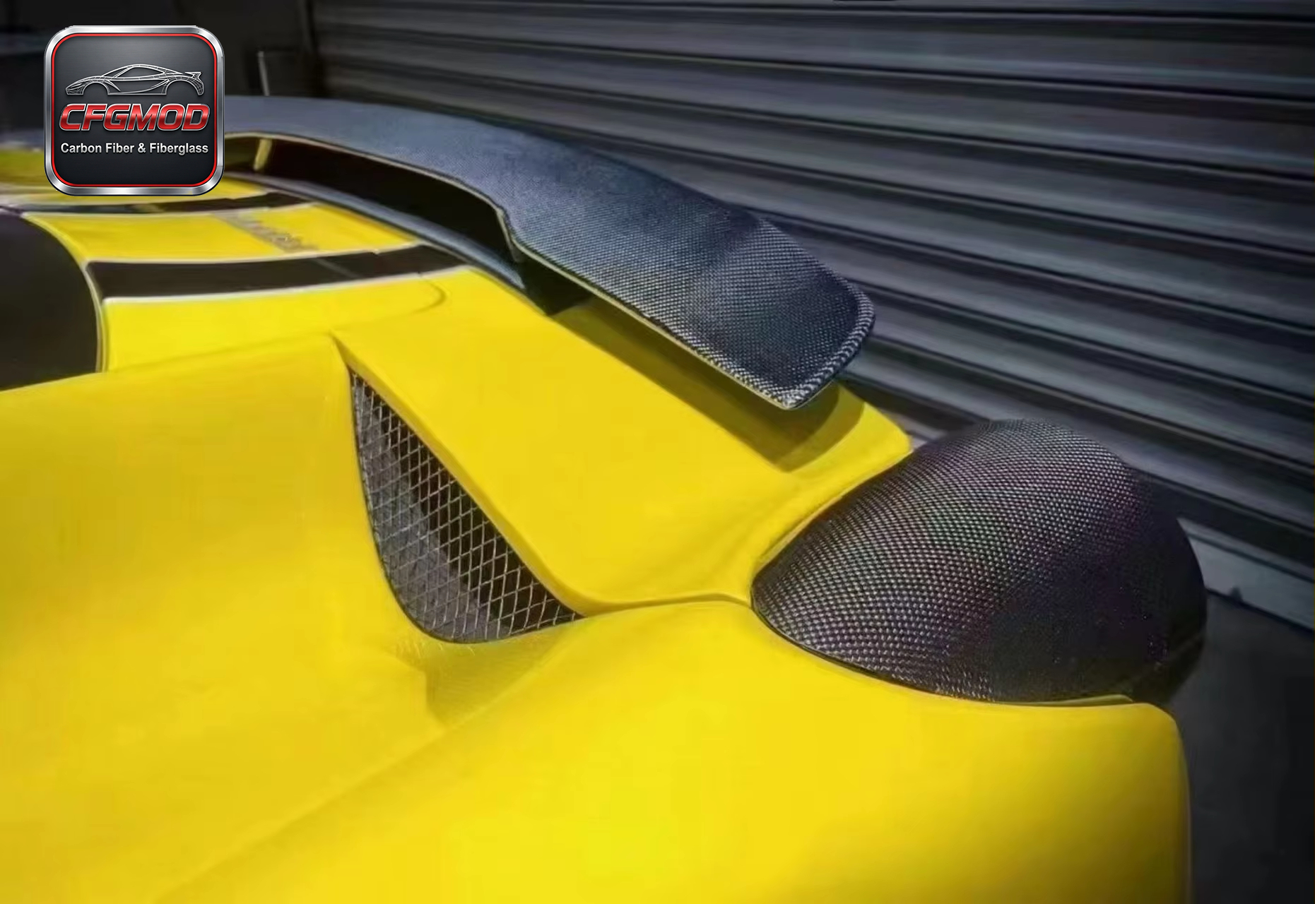 Dry Carbon Fiber V Style Rear Taillight Covers Trim for Ferrari 458 Italia Spider 2018+ — 1