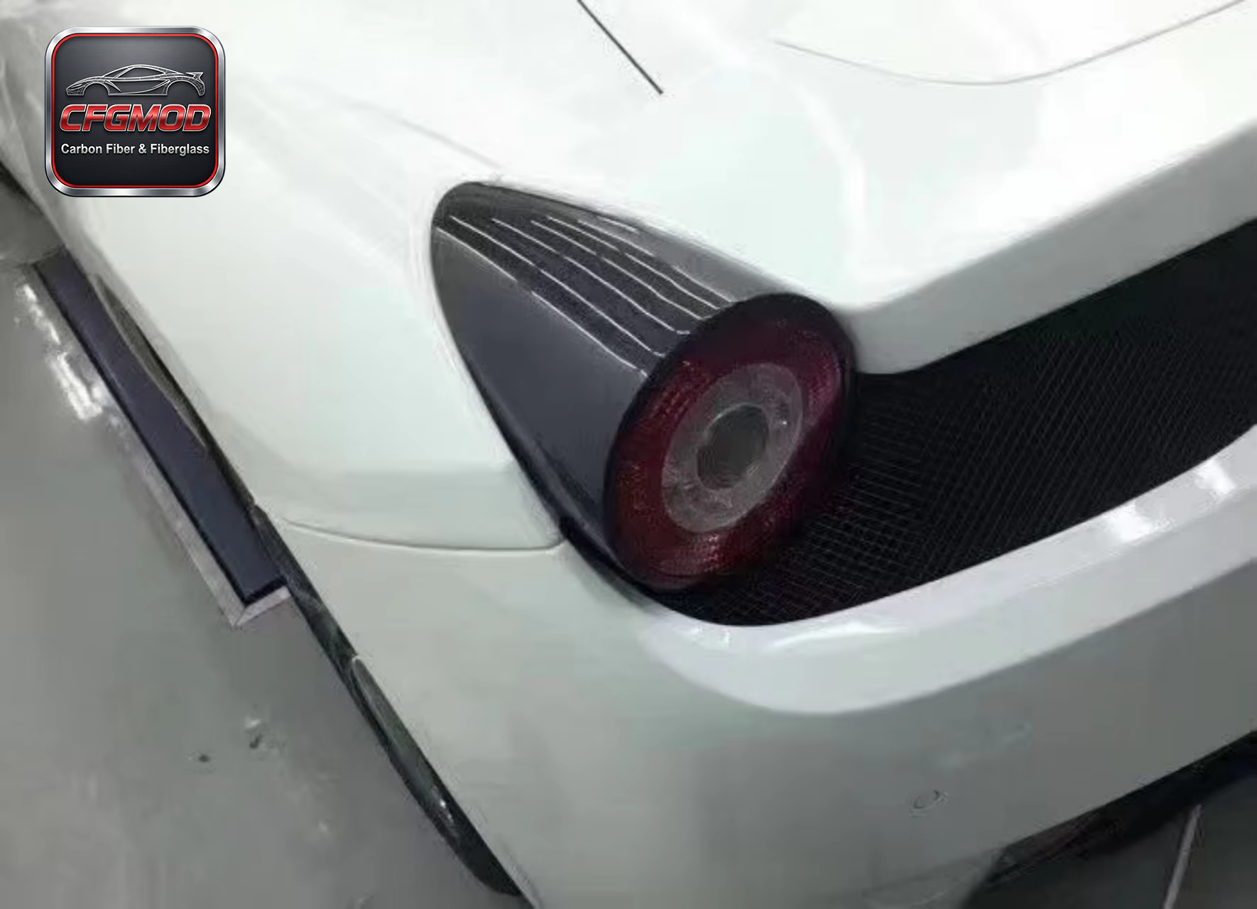 Dry Carbon Fiber V Style Rear Taillight Covers Trim for Ferrari 458 Italia Spider 2018+ — 3